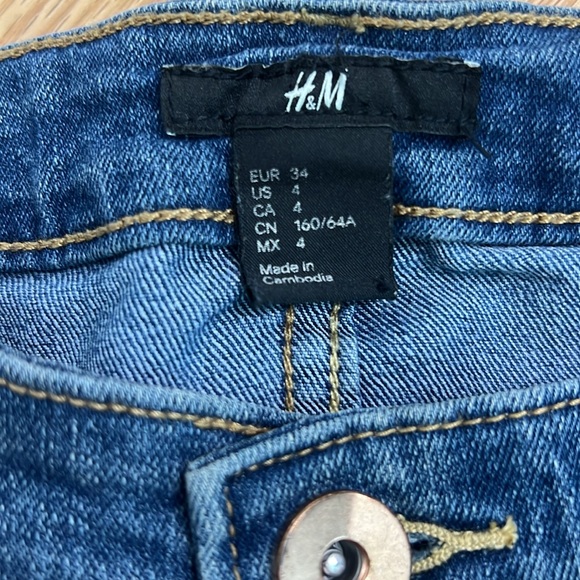 H&M Jean shorts size 4 - Picture 3 of 3